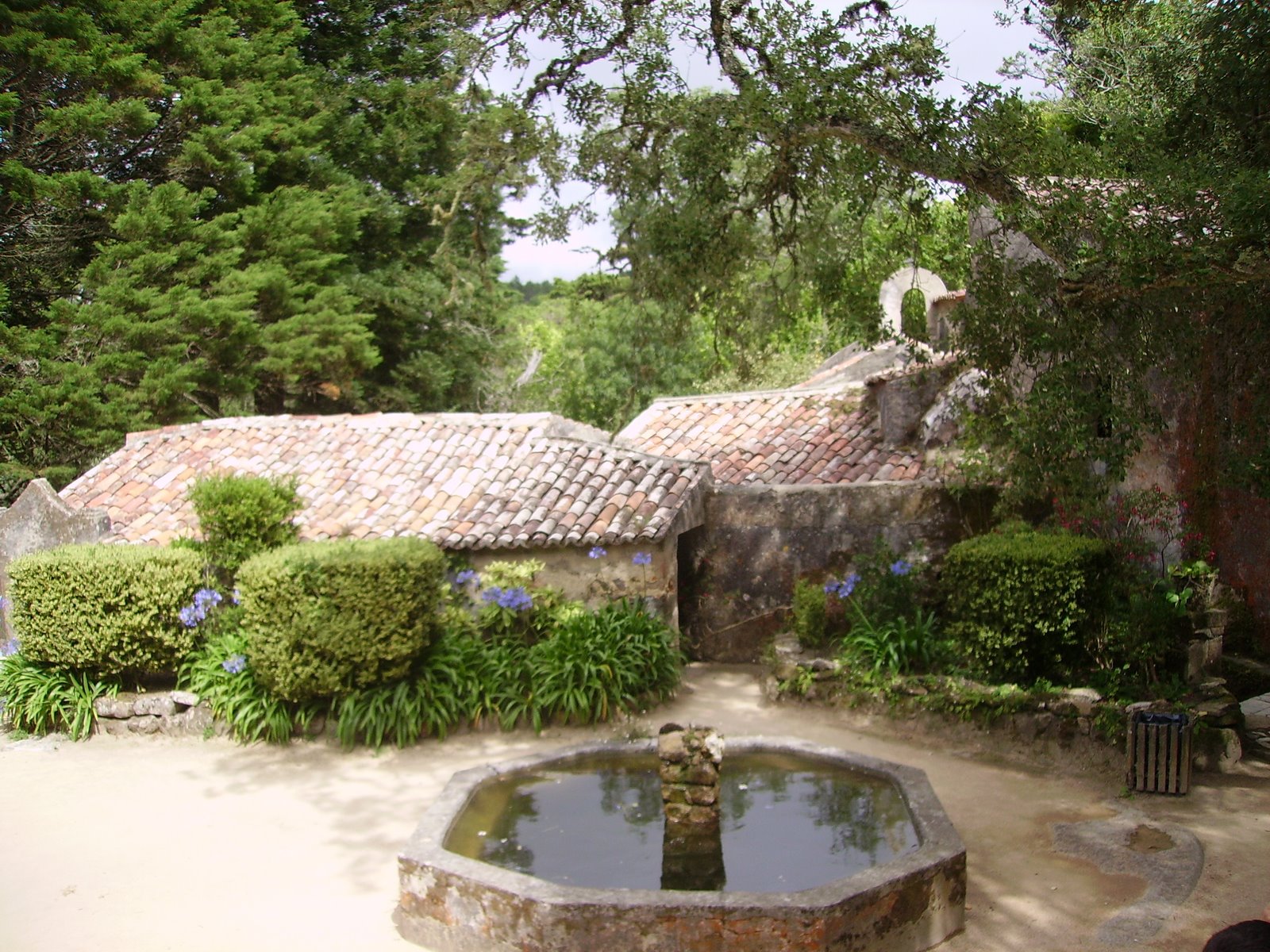 [Capuchos-Claustro.JPG]