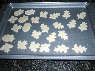  I used  a set of fall-themed cookie cutters to make these decorations from the left-over pastry.