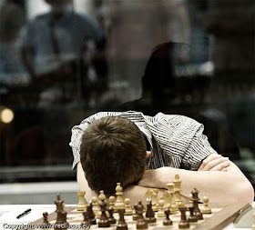 Por que as partidas jogadas entre dois programas de xadrez não são