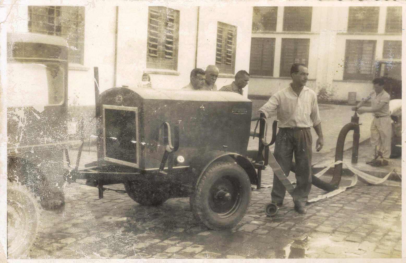 [Bombeiros+Bomba+motor+F600+-+Odeval+Husadel+1960.jpg]