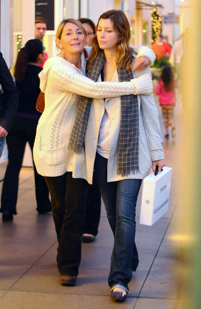 [Jessica_Biels_MacBook.jpg]