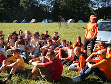 Фото волонтерів молодіної організації "Майбутнє Тракая", Литва