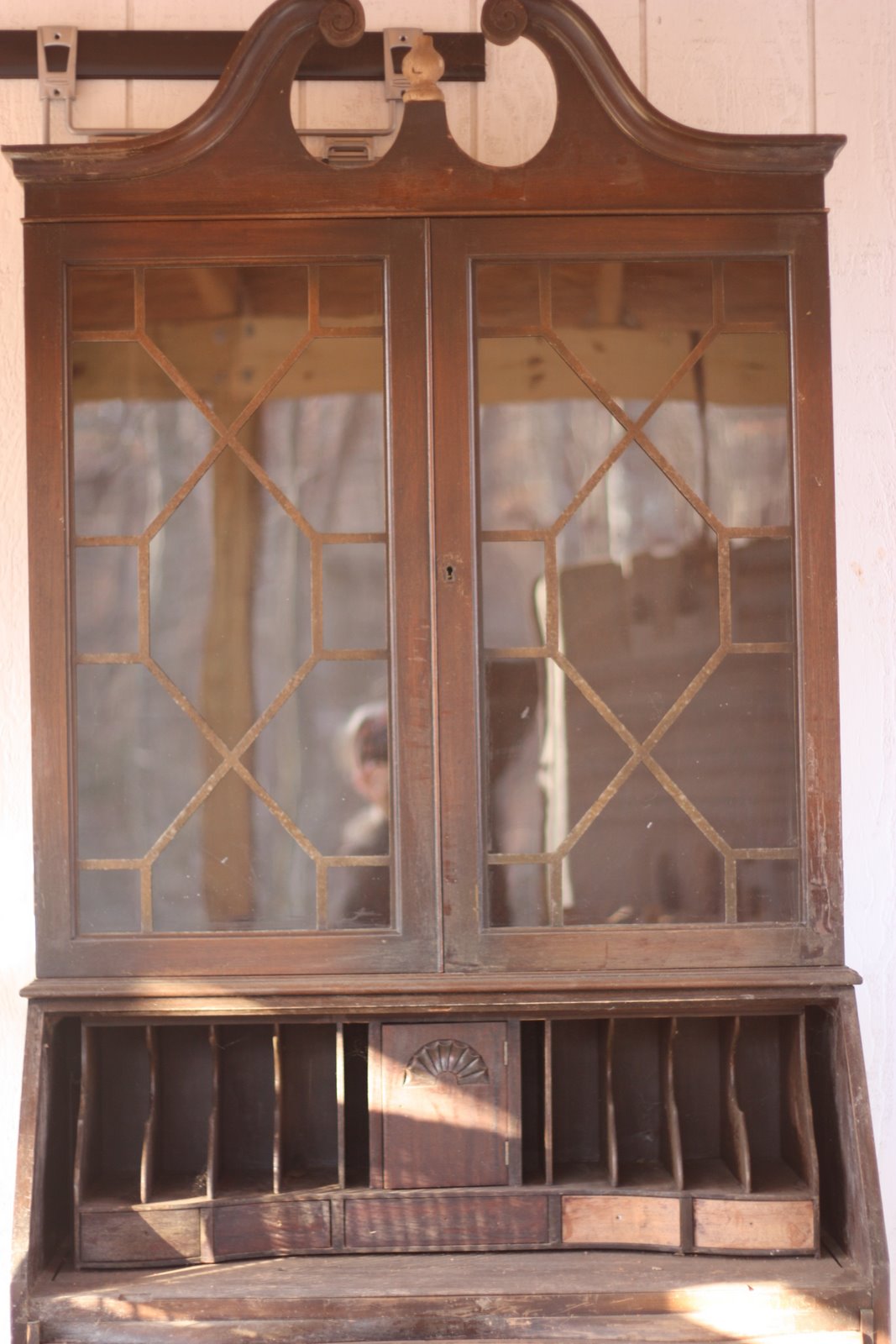 [how+to+refinish+a+hutch.JPG]