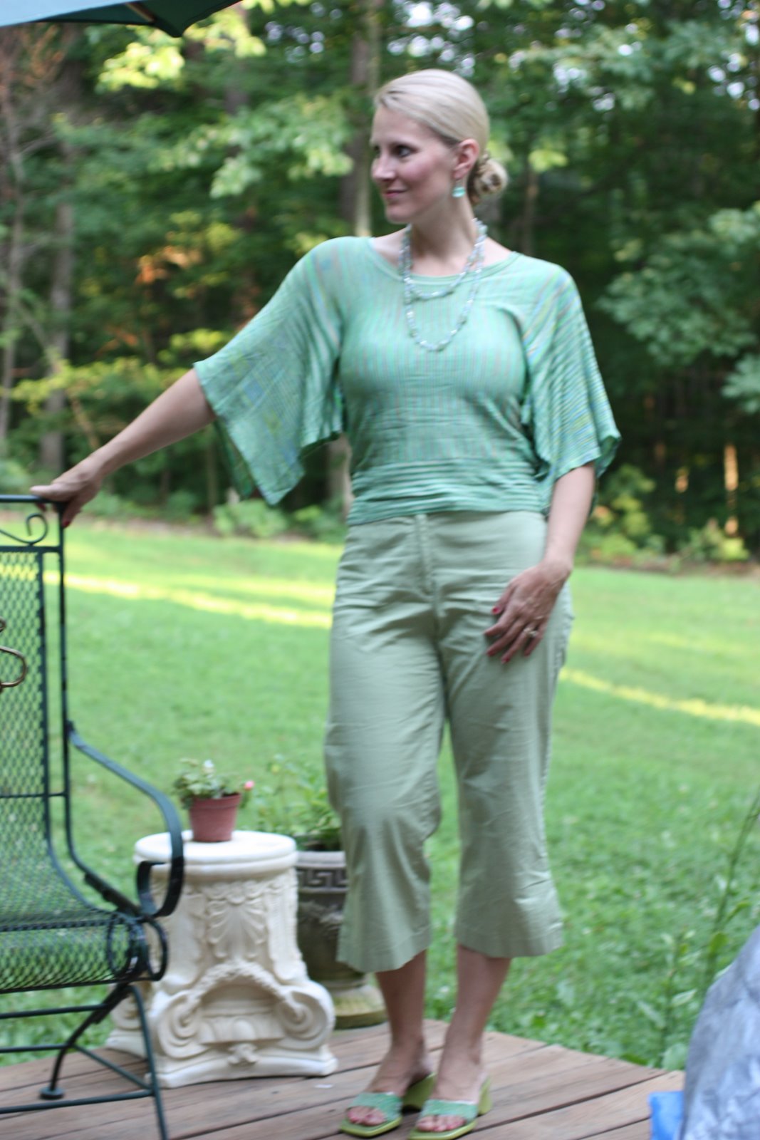 [how+to+dress+nice+for+less+money.JPG]