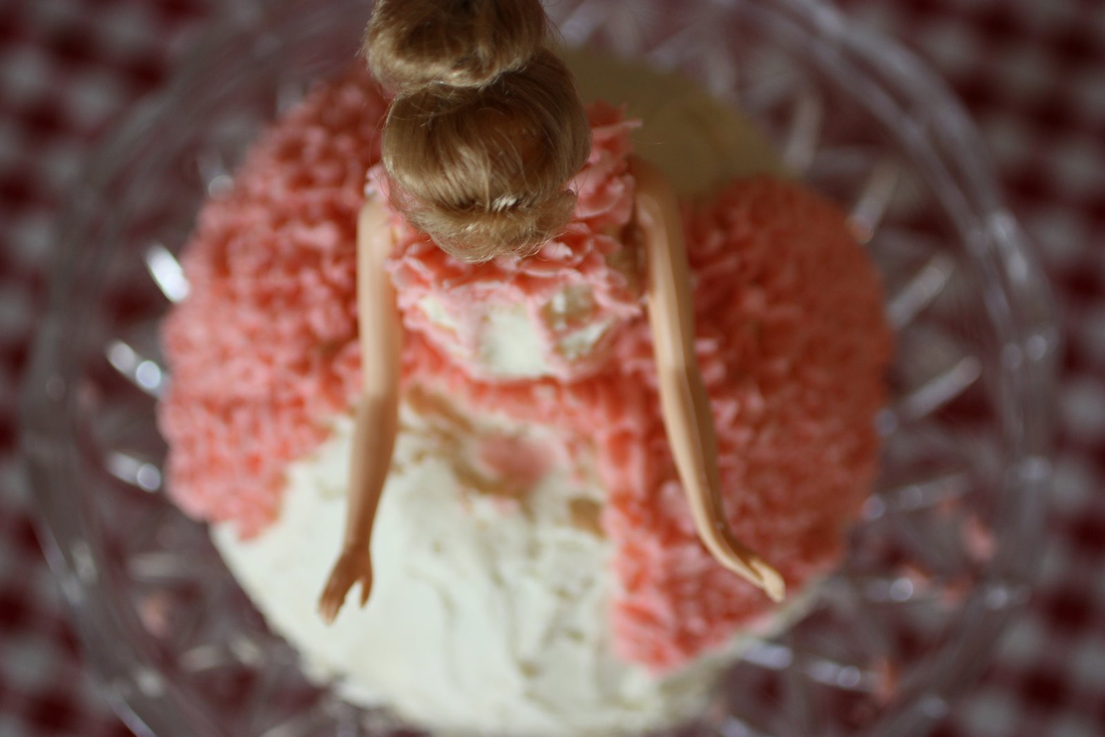 [the+barbie+cake.JPG]