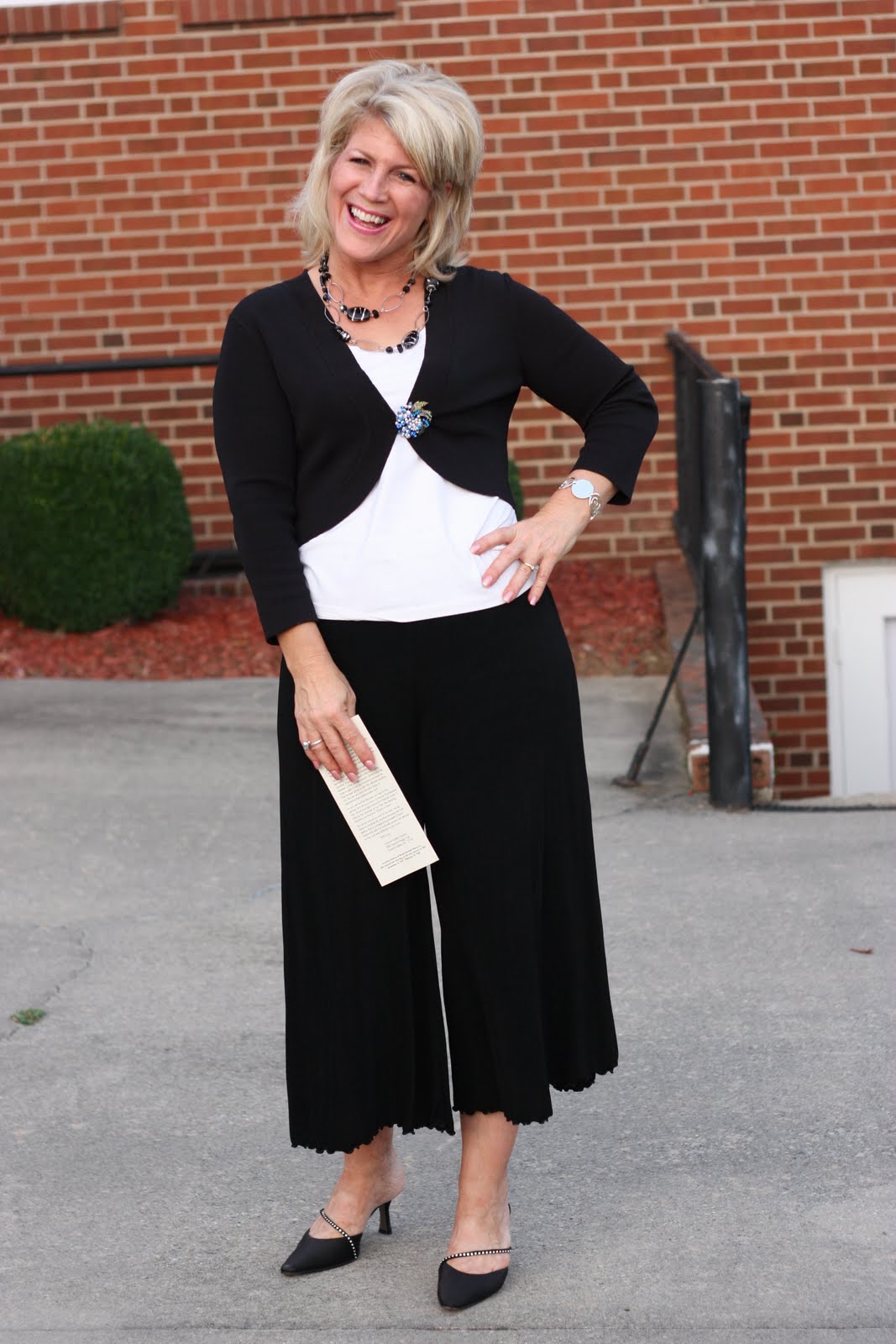 [how+to+dress+for+less.JPG]