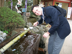 Fernando preparing to enter the shrine at Enoshima