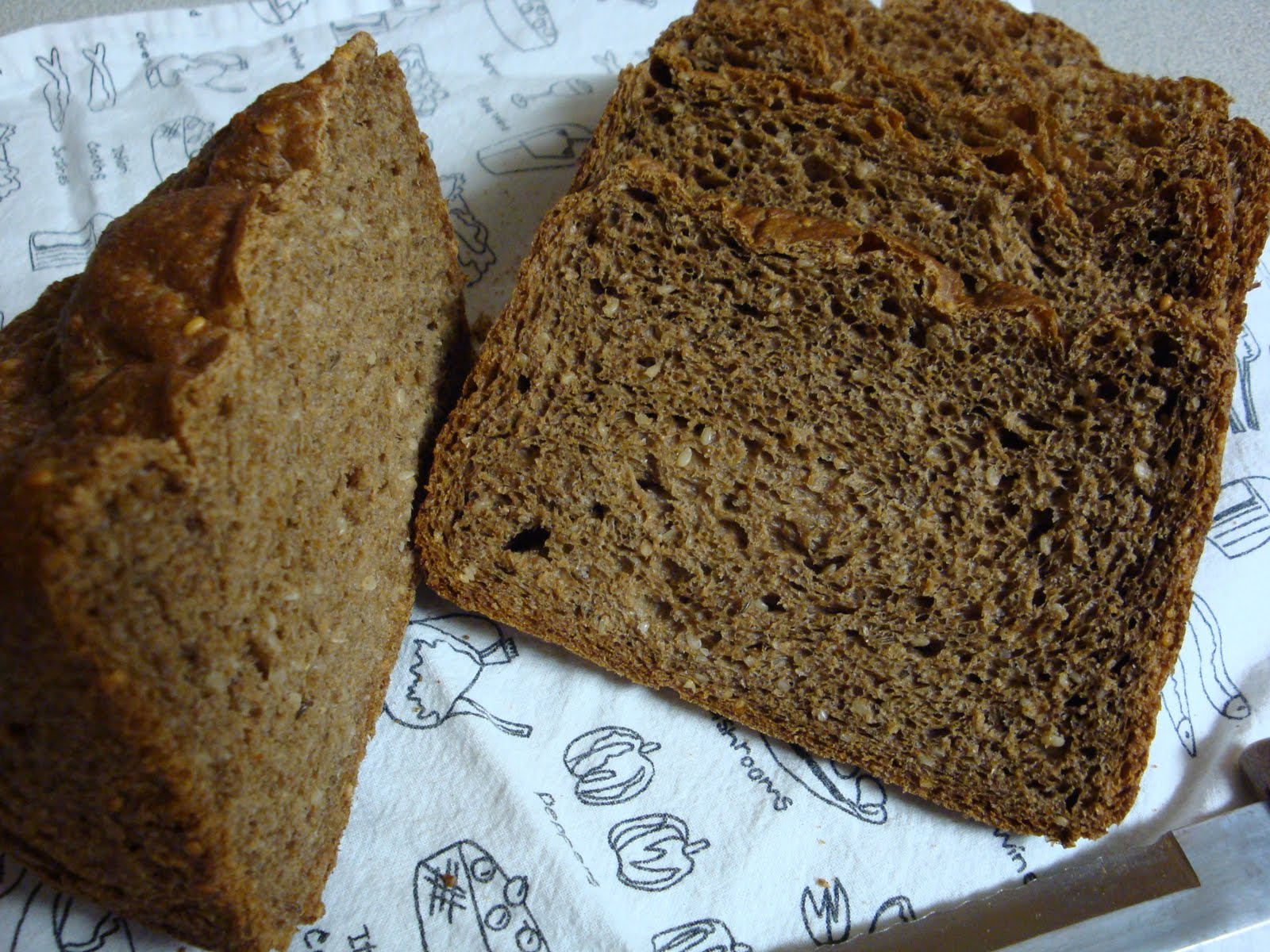 kimscookingfrenzy: Dark Rye Bread 