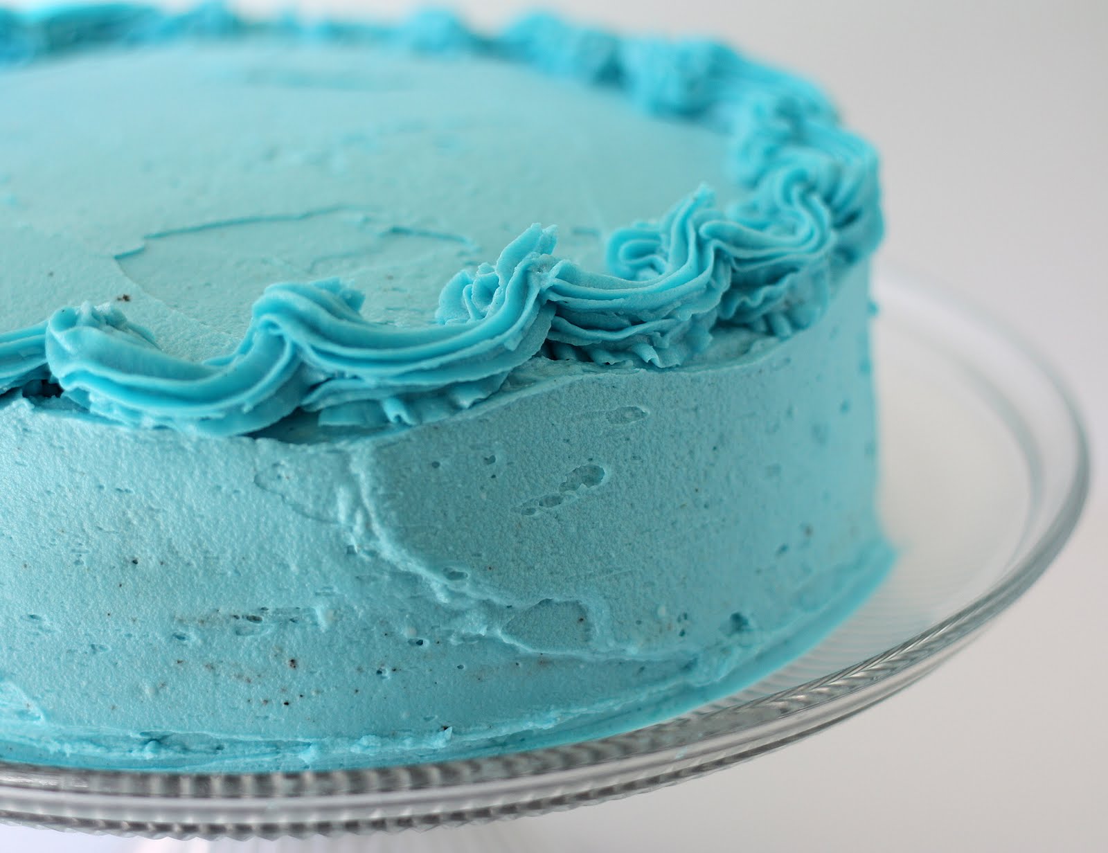mangio-da-sola-baby-blue-cake-chocolate-and-white-cake-with-blue-frosting