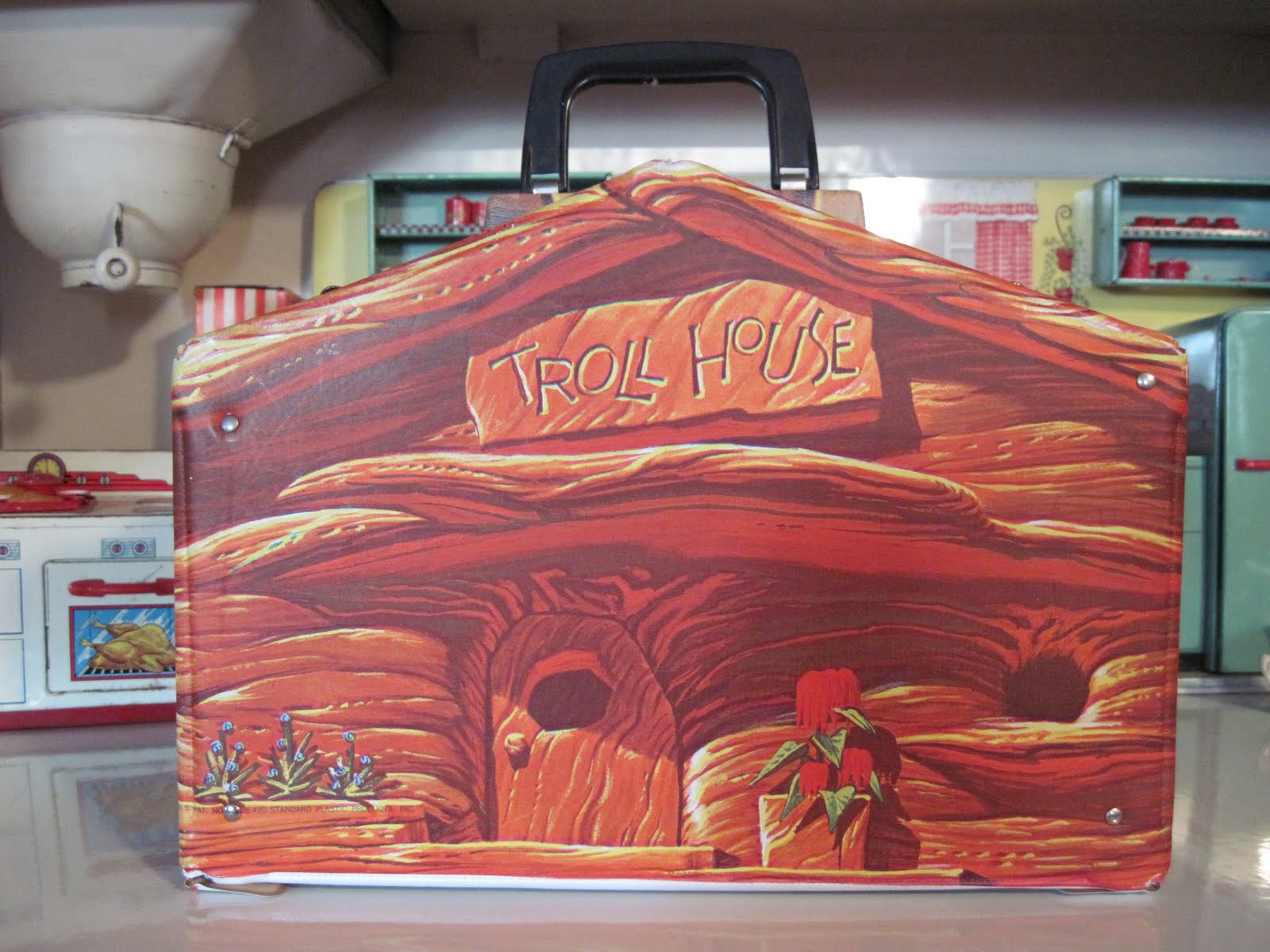 [troll+house+outside.JPG]