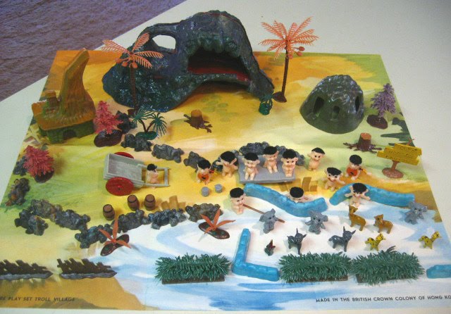 [troll+village+inside.jpg]