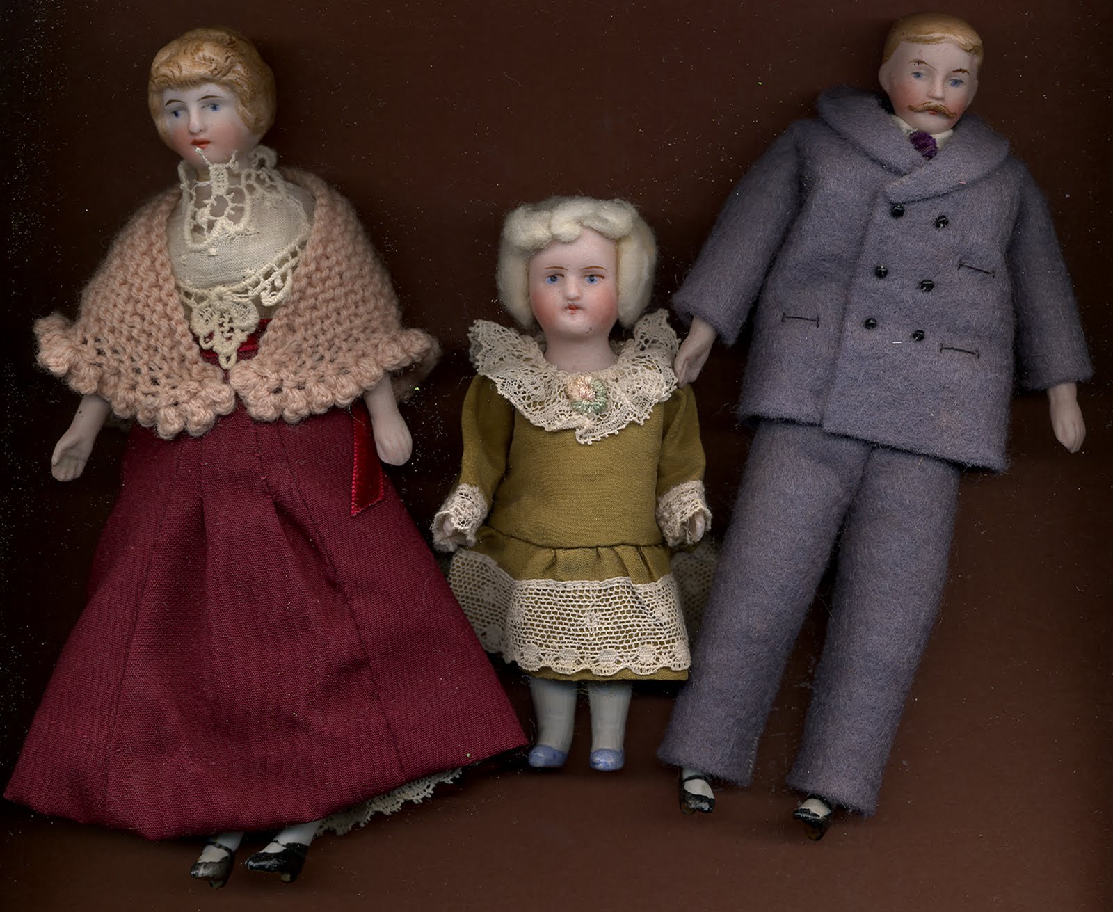 [dollhouse+family.jpg]