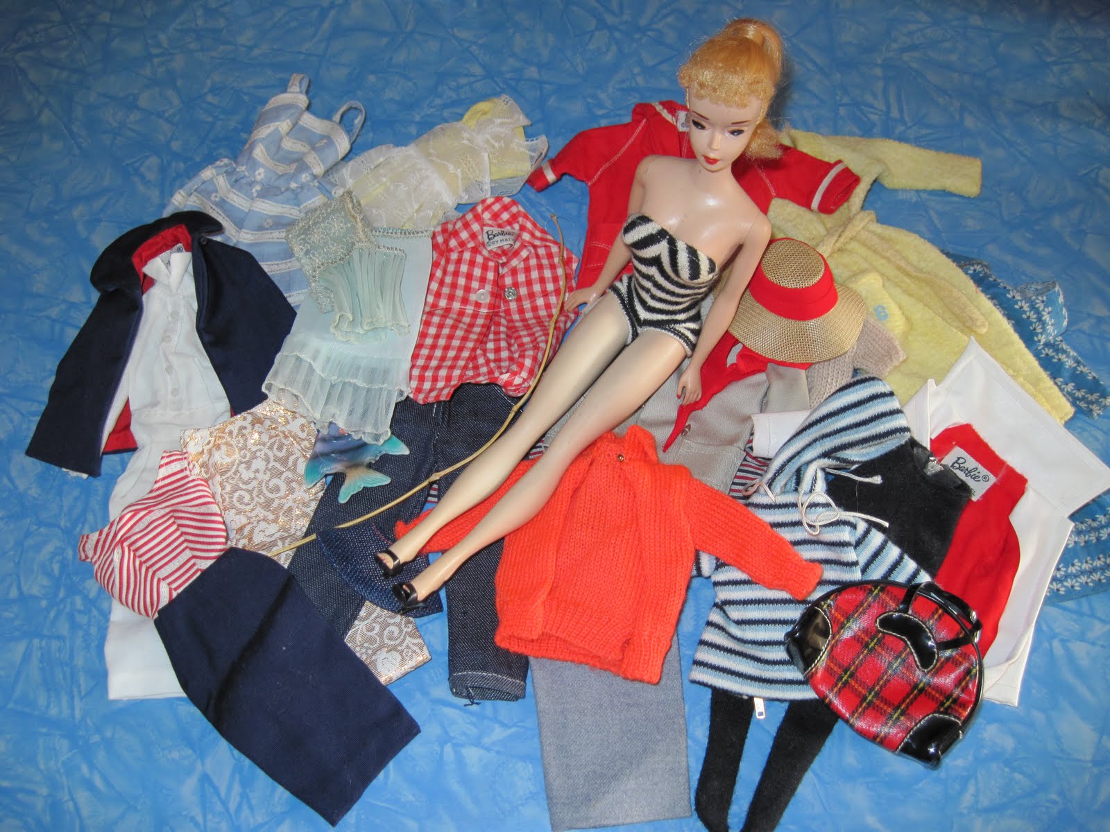 [barbie+&+clothes.JPG]