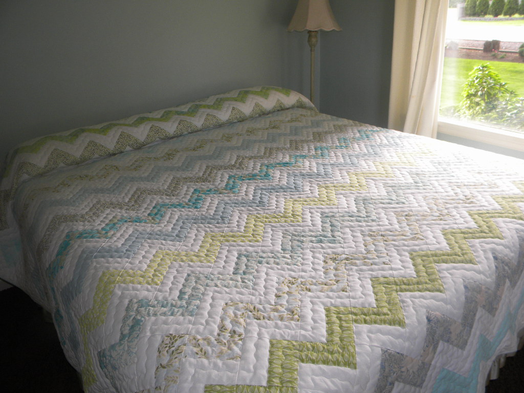 Zig Zag Pattern Print Bed Set Quilt main image 0