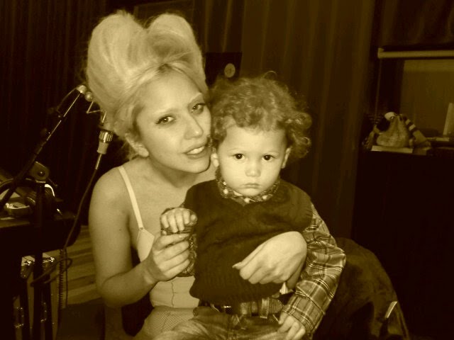 Jú More e Lua Fashion: Foto: Lady GaGa e filho de RedOne