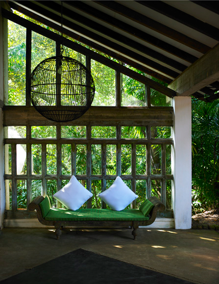 [Green+backless+seat+-+richard+powers+photogra.png]