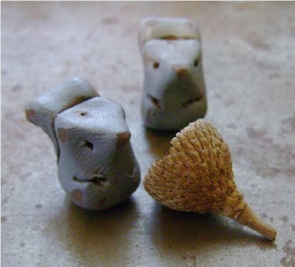 [Grey+squirrel+bead...jpg]