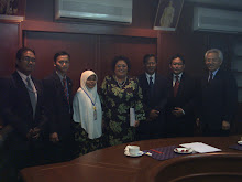 Bersama Naib Canselor (Datuk Rafiah Salim) & Tim. Naib Canselor Uni. Malaya