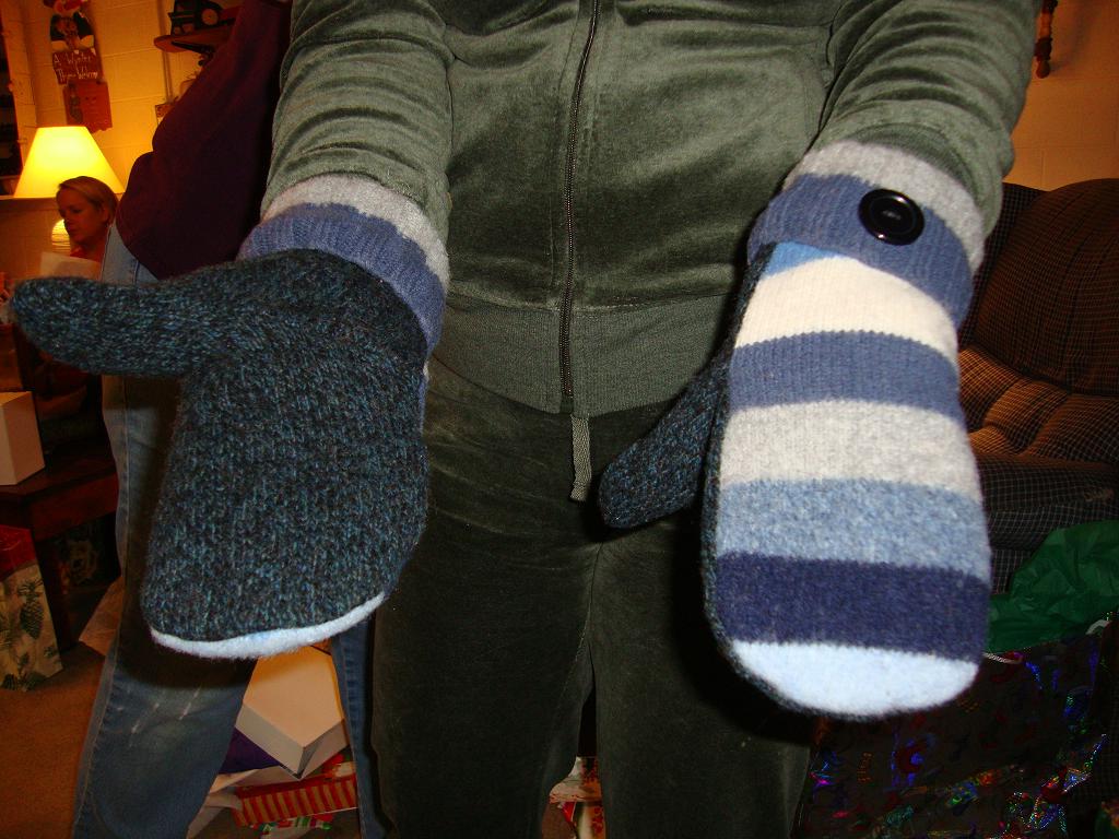 Woolen win
ter mittens in minutes by Anita Evangelista Issue #84