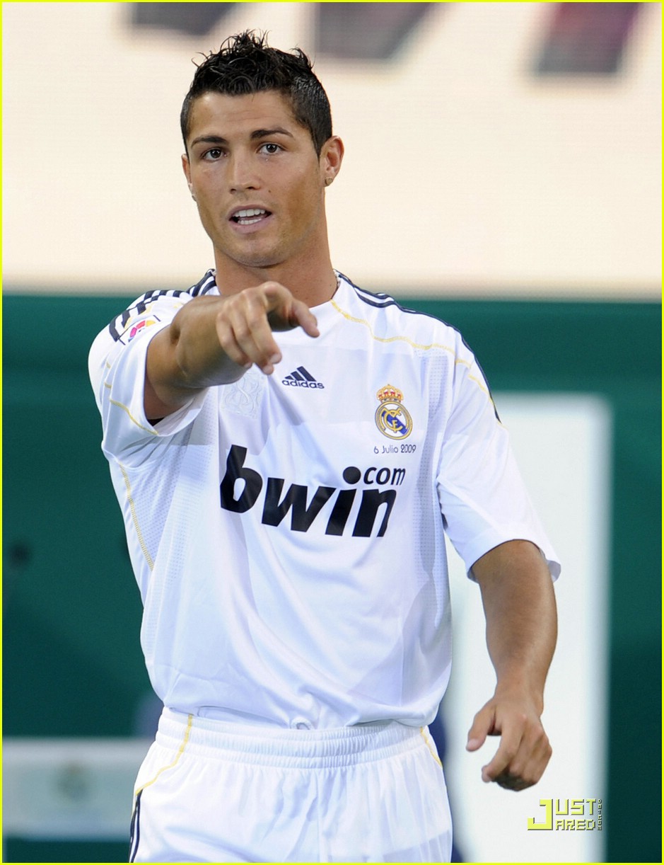 cristiano-ronaldo-is-a-real-madrid-player-03.jpg