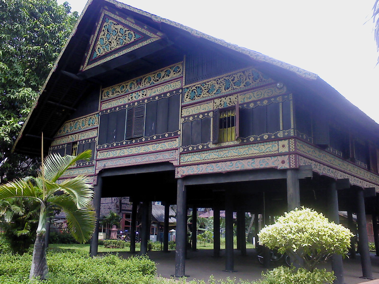 Gonzalez s Indonesian Traditional Houses part 1
