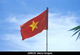 http://2.bp.blogspot.com/_F7jXa8mD-H8/S6zNrDrrCEI/AAAAAAAAABk/hUls0pOyqiE/s320/vietnamese-flag-vietnam-AJM539.jpg