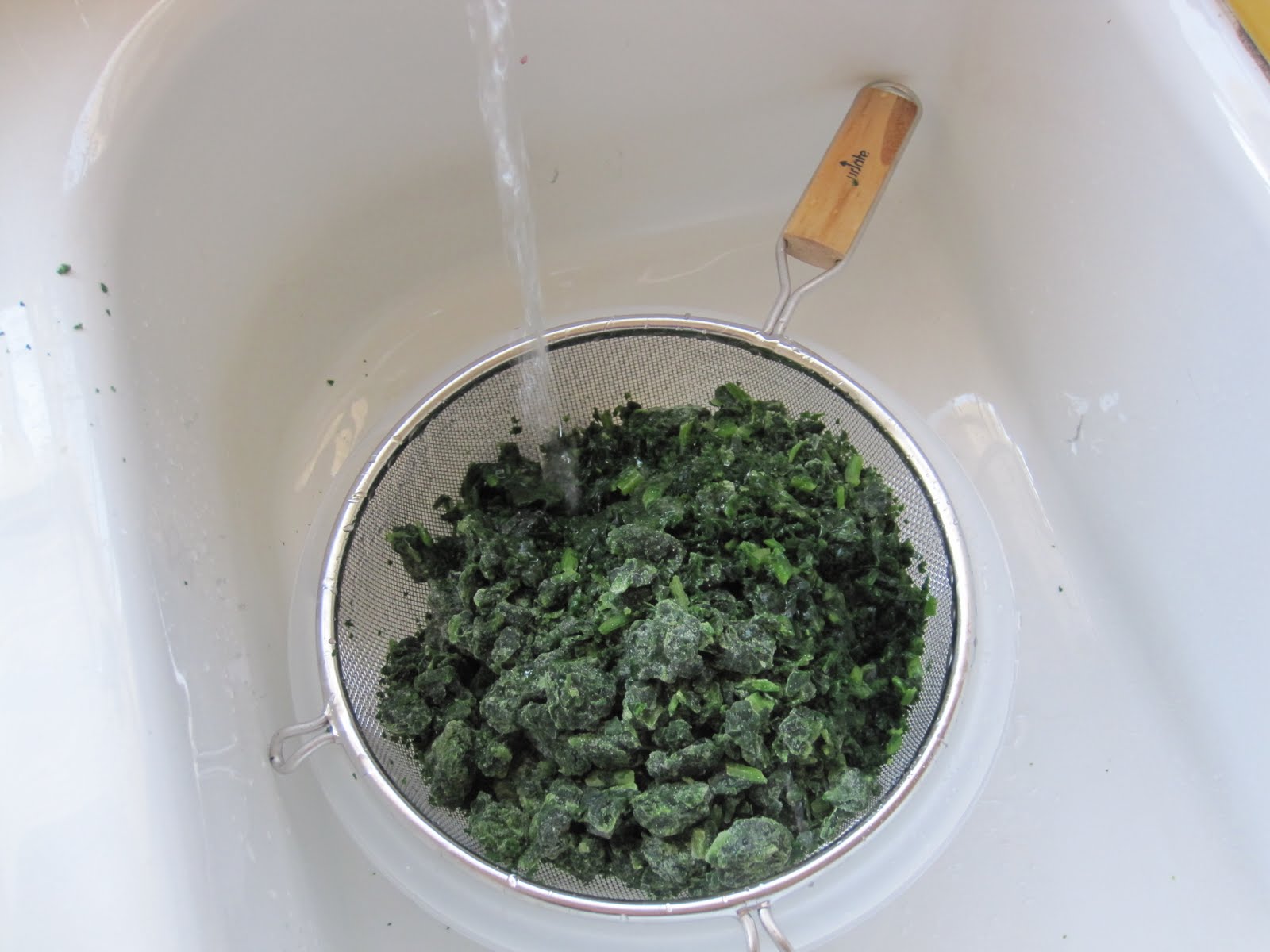 diet schmiet!: Thawing & Draining Frozen Spinach