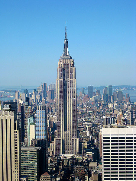 How tall is the chrysler building in manhattan