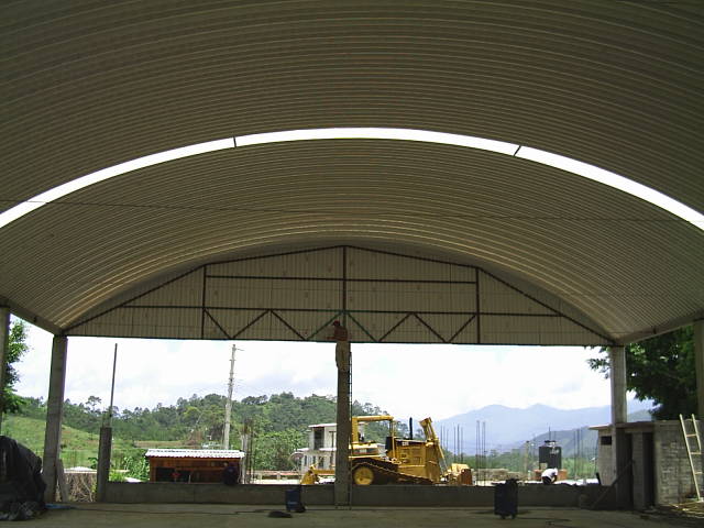 TECHO CURVO CON TRASLUCIDAS
