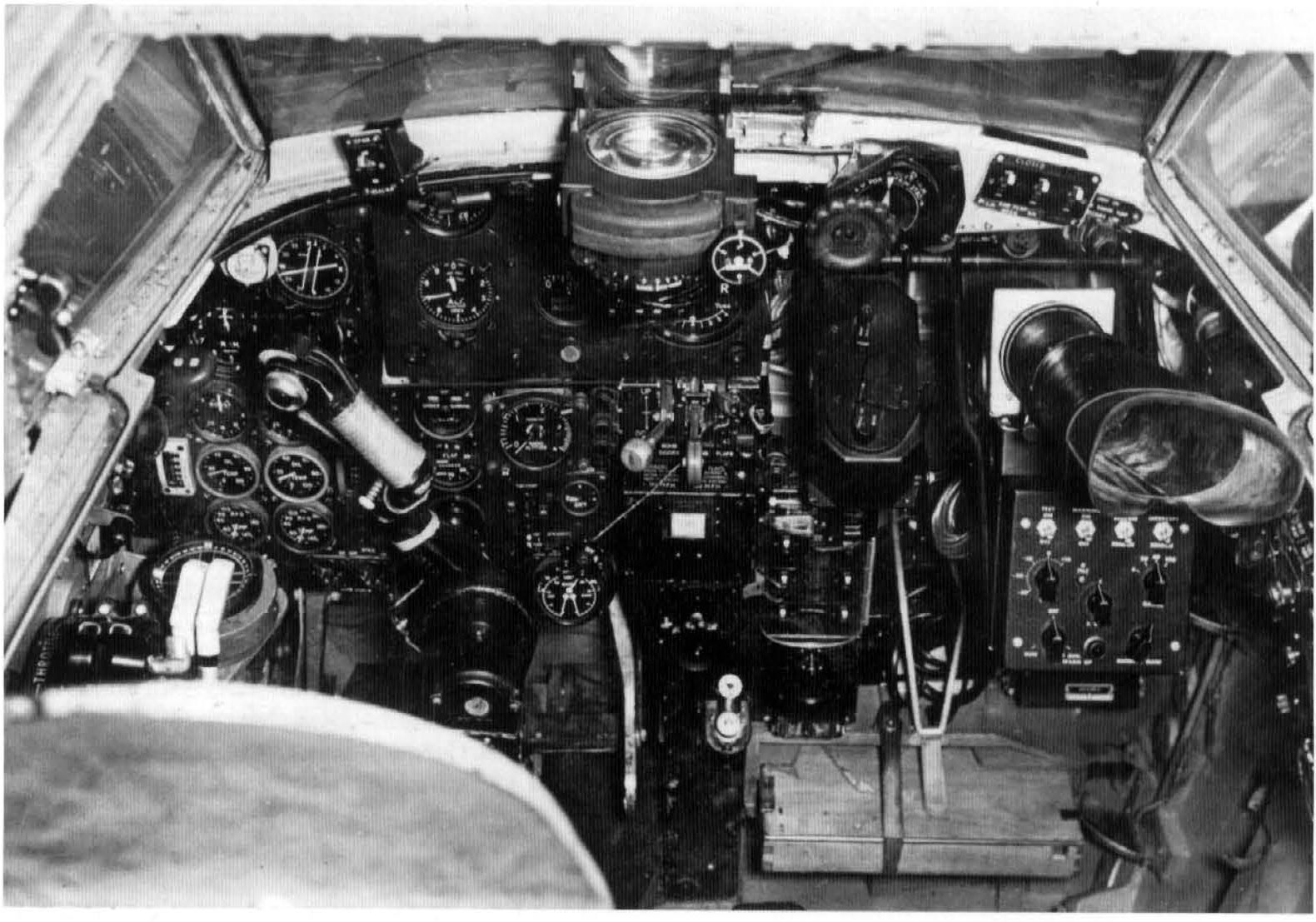 [Mosquito_cockpit-copy.jpg]