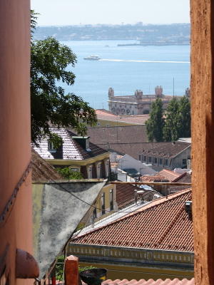 [View-over-Tejo.jpg]