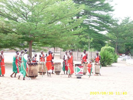 Un autre groupe de tambourinaires