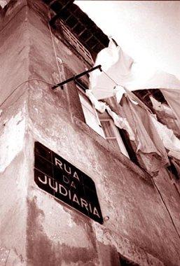 [J002.RuaDeAlfama.jpg]