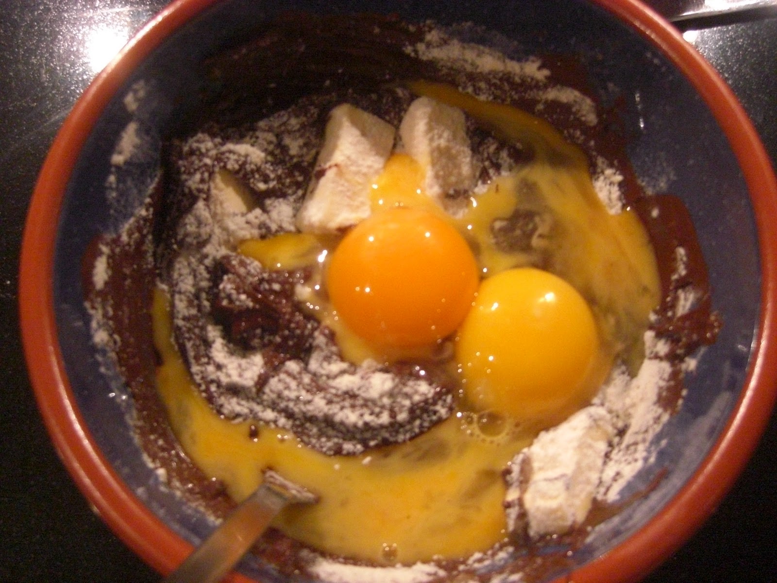 Überall &amp; Nirgendwo: Kleine Schokokuchen auf Himbeer-Cranberrykompott