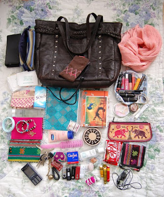 frashion: What's in your bag? / Šta se nalazi u tvojoj torbi?