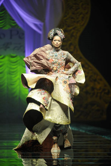 I am Fashion: Chinese Couturier Guo Pei