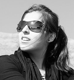 [250px-B&W_girl_portrait_with_sunglasses.jpg]