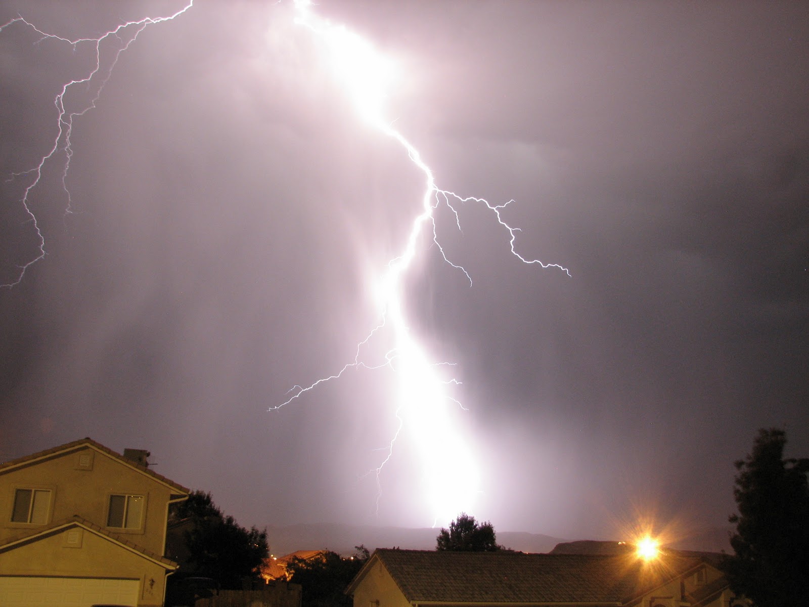 ACravan Summer Lightning