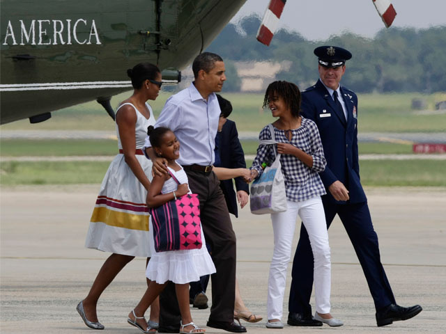 [OBAMAFAMILY_20090823154242_640_480.JPG]