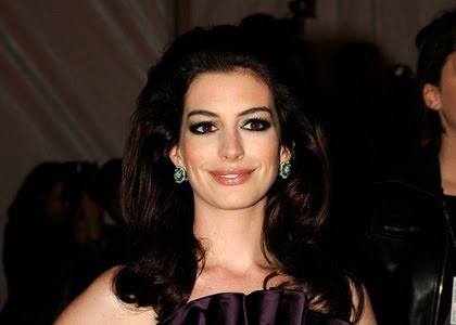 [anne-hathaway-gala-cig-2009.jpg]