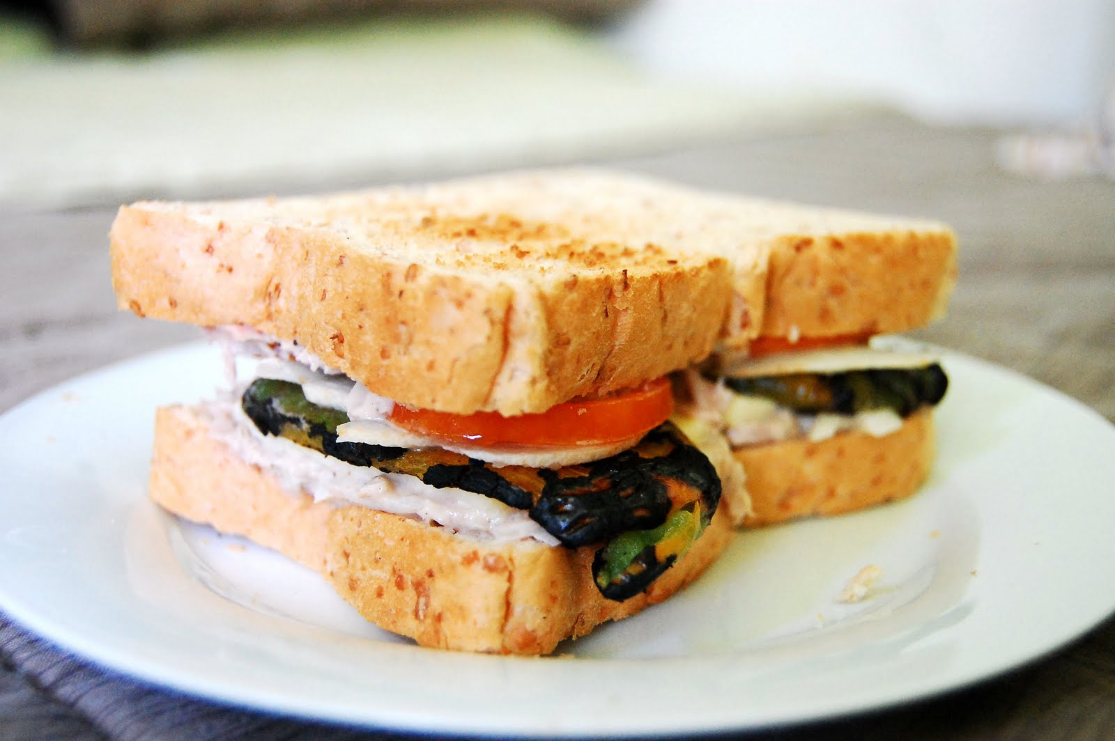 Sexy Nomnom Grilled Tuna Sandwich with Roasted Bell Pepper