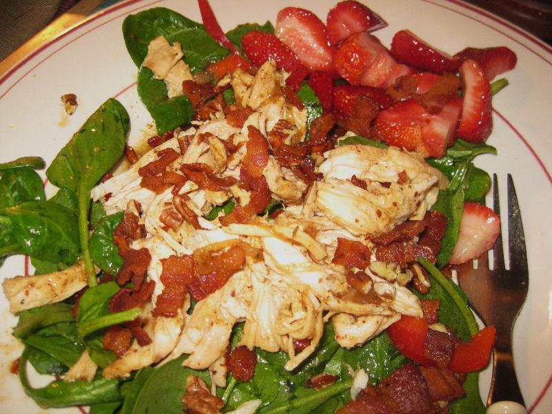 RUE MOUFFETARD LE MADELEINE'S SPINACH SALAD......with Chicken.