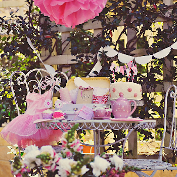 Decoración de la mesa para fiesta de princesa.