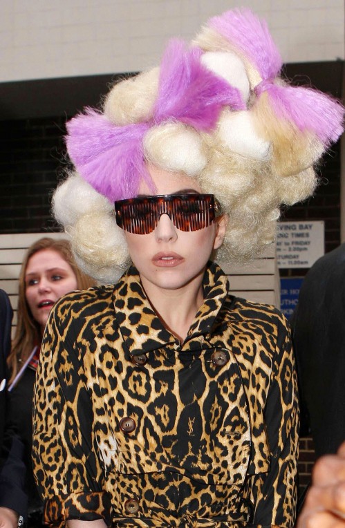 lady gaga hairstyles. Lady Gaga gives a new meaning