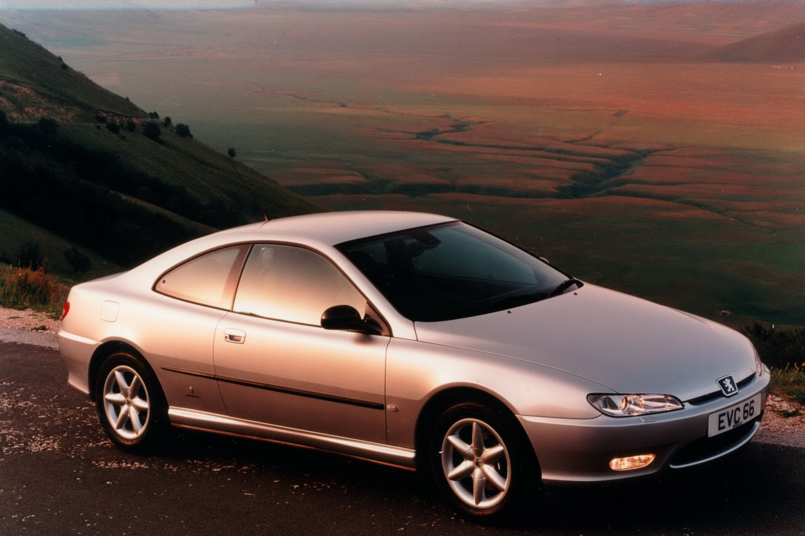 Peugeot 406 Coupé Club Celebrates Three Anniversaries with Special Meeting