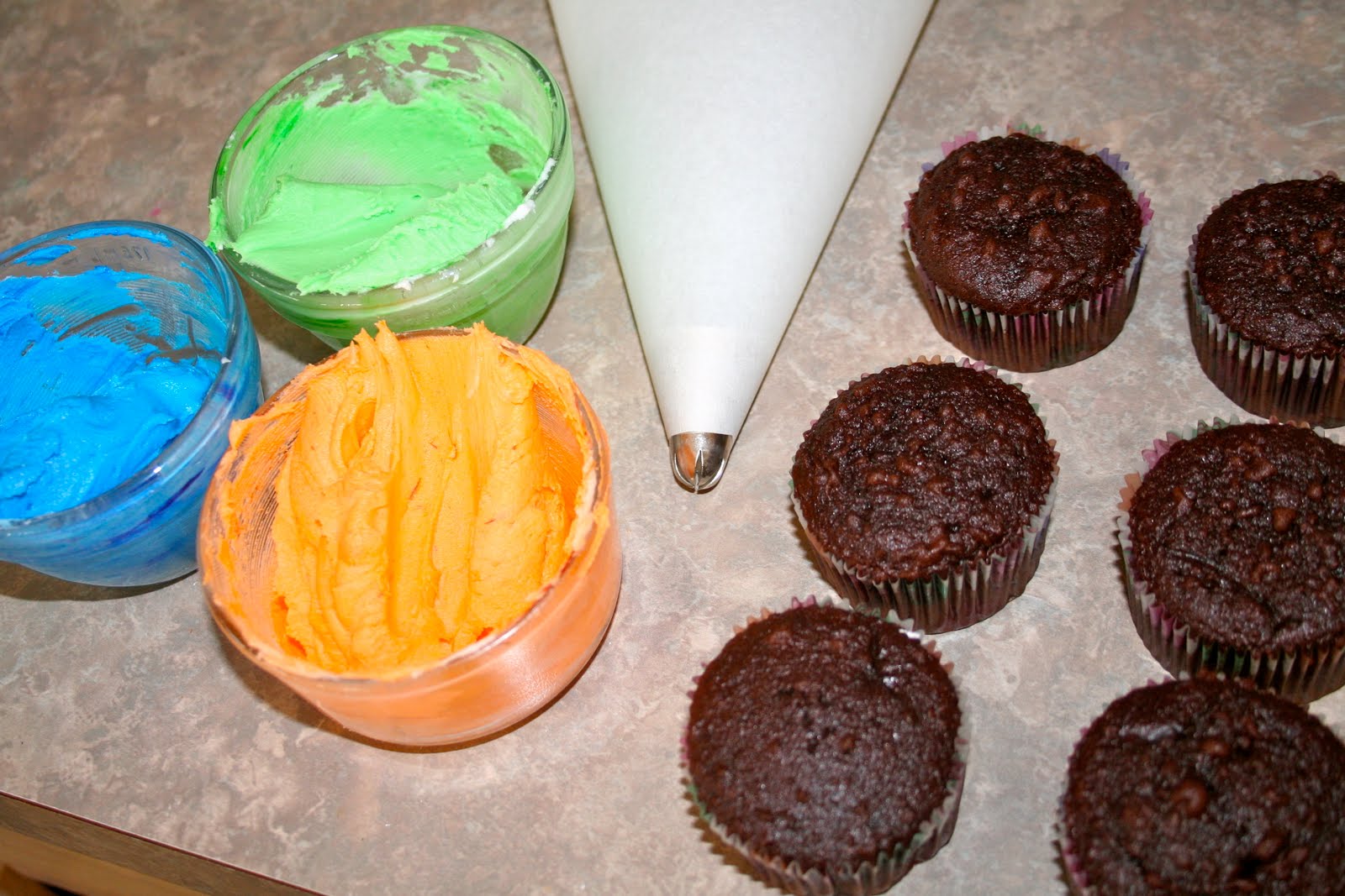 The Cupcake Cuppy TriColor Cupcake Icing How To