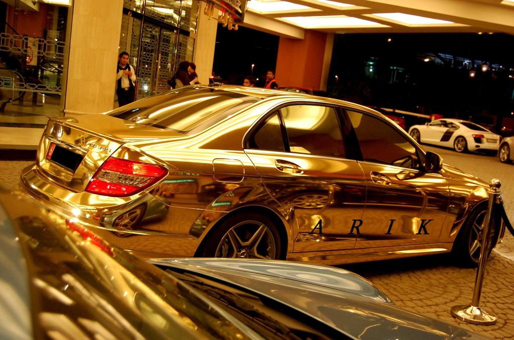 [Gold-Mercedes-C63-07.jpg]