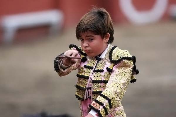 [kid-bullfighter-mexico-01.jpg]