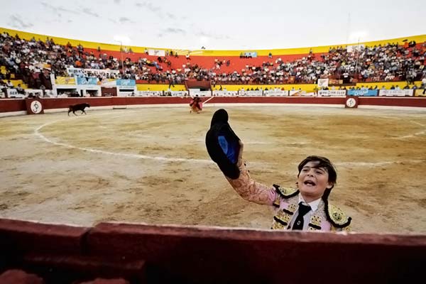 [kid-bullfighter-mexico-02.jpg]