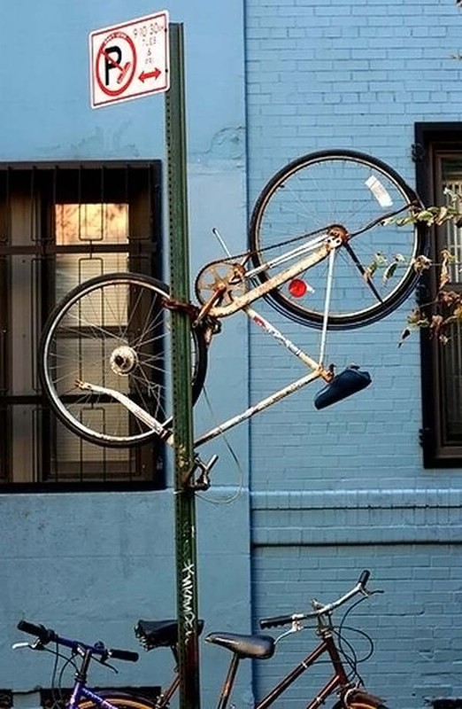 [strange-bicycle-parking-13.jpg]